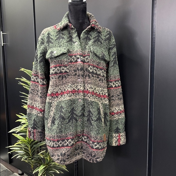 Legendary Whitetails Treasure Fuzzy Fleece Shacket,snap front,chest/hip pockets - Picture 1 of 12